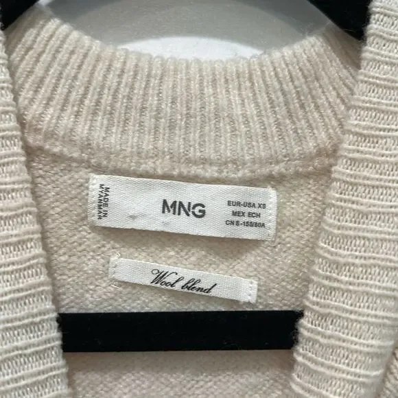 Sleeveless Sweater Dress - Picture 3 of 5